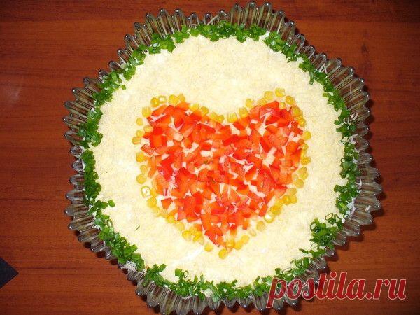 (+1) тема - Салат "Сердце" | ВКУСНО ПОЕДИМ!
Ингредиенты
3 шт.
картофель (отваренный в мундире)
3 шт.
яйца куриные (вареные)
1 шт.
лук
1 банка
шампиньоны (маринованные)
1 шт.
грудка куриная
1 шт.
перец болгарский (красный)
1 пучок
зелень (укроп или петрушка)
по вкусу
соль
по вкусу
майонез (для заправки)
по вкусу
сыр (твердый)