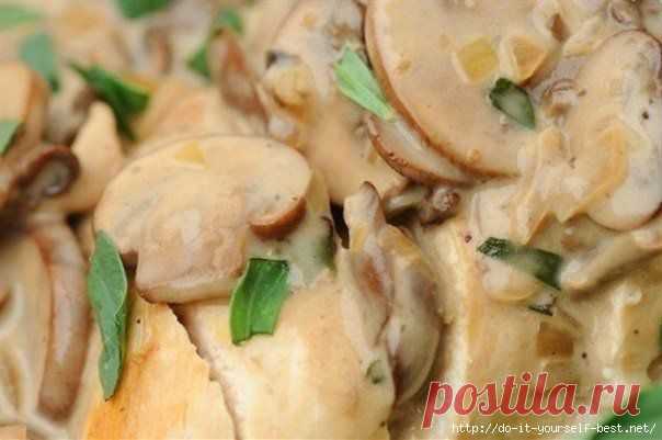 Салат с куриным филе, сыром и орехами