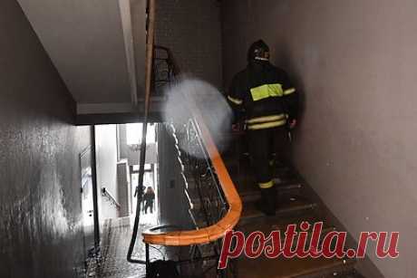 В российском жилом доме произошел взрыв газа. В Ижевске в многоквартирном доме произошел взрыв газа, в результате чего пострадал один человек. Об этом рассказал глава города Олег Бекмеметьев в Telegram-канале. По его словам, взрыв газа произошел на девятом этаже жилой многоэтажки, жителей дома эвакуировали. Взрыв выбил в доме окна и повредил рамы, а также двери.