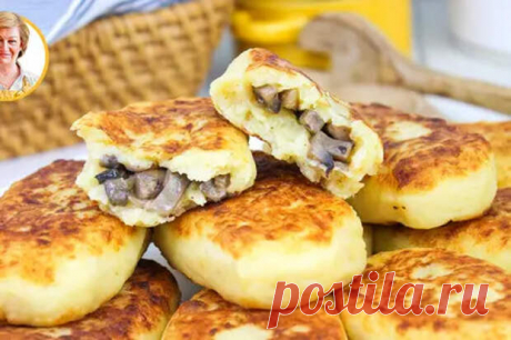 Вкусные картофельные зразы с грибами - Четыре вкуса - Социальная сеть "МТ.RU" Ингредиенты картофель - 1000 г (у меня красный) яйцо - 1 шт. мука - 80 г лук - 1 шт. шампиньоны - 300 г чеснок - 1 зубчик соль перец масло подсолнечное (для жарки) Рецепт приготовления Приготовить начинку. Мелко нарезать лук, чеснок и шампиньоны. На растительном масле обжарить вначале Подписывайтесь, читайте, комментируйте, ставьте лайки