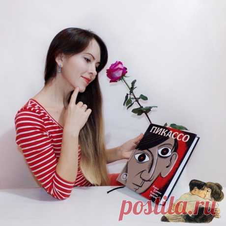 💬 Сегодня в рубрике #миф_читатель постигаем вместе с @mama.tatiana новые грани жизни и творчества Пабло Пикассо: 📝 Графический роман-биография авторов Жюли Бирмана и Клемана Убрери вовлекает в свой сюжет и атмосферу буквально с первых страниц. Создаётся впечатление, что ты читаешь 🎥 Фильм про Пабло Пикассо. Книга нам рассказывает и показывает всю историю становления художника начиная с нищеты и поисков себя и заканчивая обретением себя в кубизме, основоположником которого и стал Пикассо. Но…