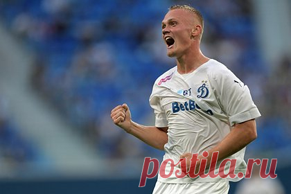 Игрок «Динамо» рассказал о переписке с перешедшим в испанский клуб Захаряном. Нападающий «Динамо» Константин Тюкавин рассказал о переписке с бывшим футболистом клуба Арсеном Захаряном, перешедшим в испанский «Реал Сосьедад». Хавбек сменил команду 19 августа. Контракт с 20-летним полузащитником рассчитан на пять лет, до окончания сезона-2028/2029.