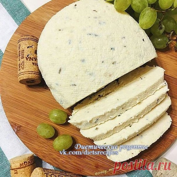 Рецепт невероятно вкусного домашнего сыра 
на 100грамм - 62.49 ккалБ/Ж/У - 3.86/3.28/4.27 

Ингредиенты: 
1 л молока ( любой жирности, если хотите полегче то 1-1,5)
Показать полностью…