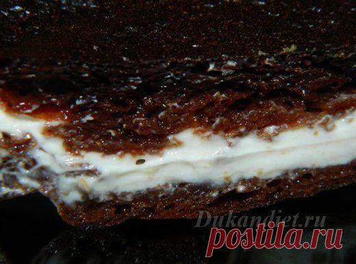 Пирожное «Шоколад на кипятке» | Диета Дюкана

Для меня это супер как вкусно) Даже сама не ожидала. Супер влажные коржи с кремом.

6 ст. л. сух. молока,
1 ст. л. крахмала,
1 яйцо,
1 ч. л. соды, ну, или пекарского порошка, но мне не нра его привкус, а сода не чувствуется за счет кипятка,
3 ч. л. какао,
80 мл молока,
80 мл крутого кипятка,
сах. зам.

Для крема:
смешать 0% фруктовый йогурт (вкусно с вишневым) с обезжиренным творогом + сах зам.