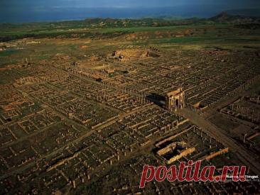 Руины древнеримского города - Джемила Джемила  — древний римский город, руины которого расположены в современном Алжире и с 1982 года входят в список Всемирного наследия ЮНЕСКО. Джемила находится на высоте 900 м в вилайете Сетиф. Селение расположено на горном хребте между двумя вади. Своим благосостоянием в античную эпоху...