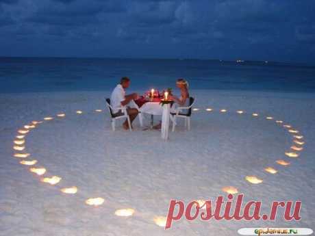 Пусть волшебница жизнь…
На хрустальный поднос
Позолоченный кубок поставит,
Пусть УДАЧИ… плеснет,
А ЗДОРОВЬЯ… нальет
И для СЧАСТЬЯ… ВСЕМ, места оставит!!!