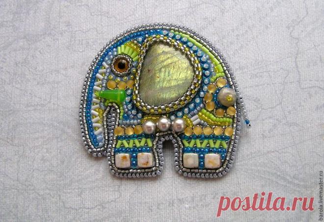 (31) Купить Брошь "Слоник-романтик" - разноцветный, серый, зелёный, синий, лабрадорит, лабрадор, брошь, слон | Бисерные броши и кулоны