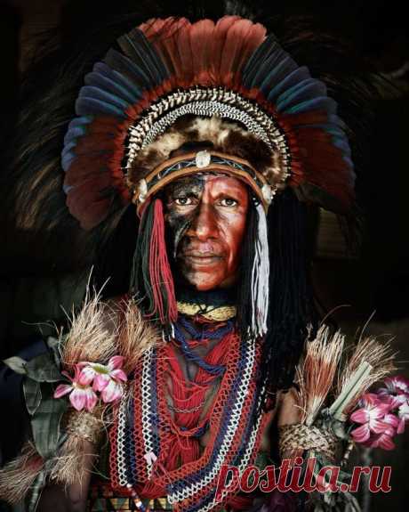 10 всемирно известных фотографов-портретистов.
Портретная съемка — это не столько съемка человека, сколько передача через фотографию его эмоций и чувств. И, для того чтобы сделать действительно хороший портрет, нужно любить людей, уметь взаимодействовать с ними и поймать тот самый момент.