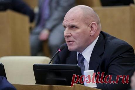 Карелин назвал Иудиными условия МОК по допуску россиян к турнирам. Трехкратный олимпийский чемпион по греко-римской борьбе Александр Карелин рассказал, как относится к условиям президента Международного олимпийского комитета (МОК) Томаса Баха по поводу допуска российских спортсменов к турнирам. «Он не должен предлагать нашим атлетам такие Иудины методы», — заявил Карелин.