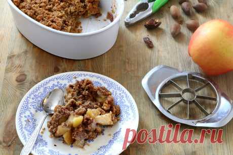 Яблочный крамбл с медом и орехами пекан