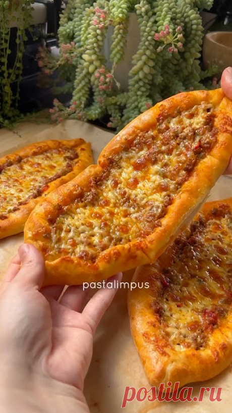 Kıymalı kaşarlı pide tarifi yorumda🎉 recipe in comment👇🏻