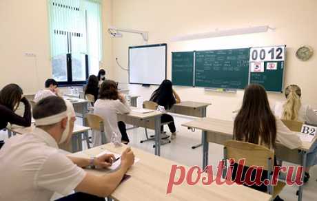 Рособрнадзор: принятие закона о госязыке России не повлечет изменений в выпускные экзамены. В ведомстве отметили, что все контрольные измерительные материалы для ОГЭ и ЕГЭ по русском языку и литературе ориентируются только на требования федеральных государственных образовательных стандартов общего образования
