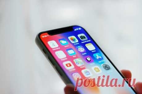 Раскрыты подробности iOS 18. Компания Apple предложит пользователям iOS 18 произвольно настраивать расположение иконок на рабочем столе. Так, в настоящий момент экран имеет невидимую сетку, к которой привязаны иконки. В обновлении появится больше свободы действий: так, между ярлыками можно будет оставлять пустое пространство.