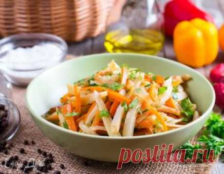 Вкусные и полезные салаты с редькой На Руси одним из самых популярных овощей была редька. Чаще всего она появлялась на столе во время постов, поэтому ее называли «покаянным» плодом. Из нее делали не только тюрю, но и редечную муку, а также подавали куски редьки на стол с подсолнечным маслом...