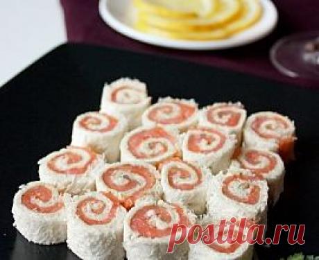 Рулетики из лосося с белым хлебом и сливочным сыром