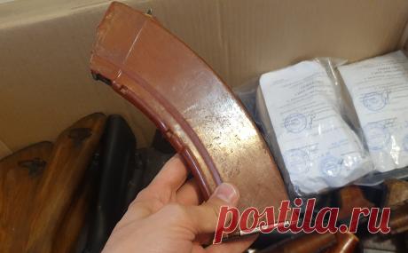 Жителя Кубани заподозрили в контрабанде военной экипировки в Белоруссию. Мужчина пытался отправить международной экспресс-доставкой два военных жилета. В ходе обысков у него в квартире было обнаружено и другое вооружение, в том числе комплектующие от автомата Калашникова и РПГ «Муха»