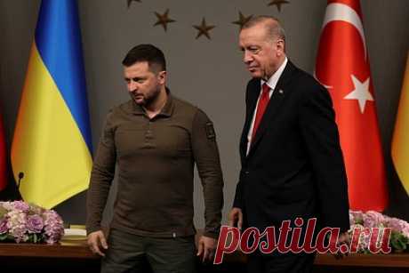Зеленский объявил о переговорах с Эрдоганом. Президент Украины Владимир Зеленский заявил о планах провести переговоры со своим турецким коллегой Реджепом Тайипом Эрдоганом вечером в пятницу, 21 июля. По словам Зеленского, в разговоре с турецким президентом он затронет тему Черноморского региона и продовольственной безопасности.
