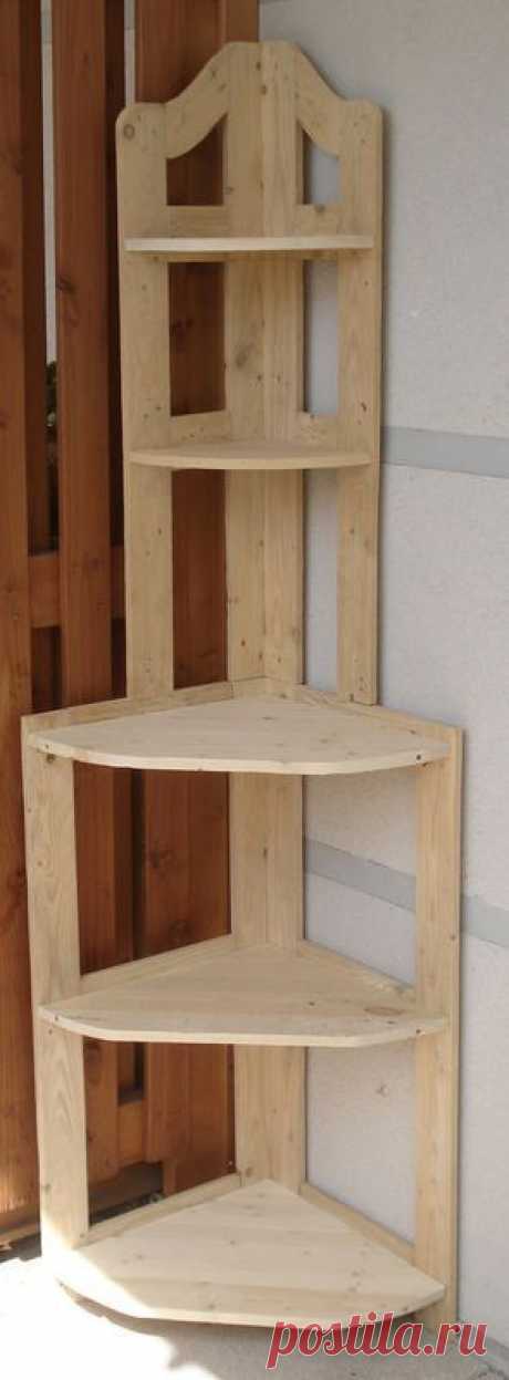 DIY Pallet Corner shelf
