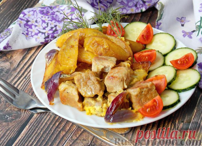 Рецепт: Свинина, запечённая в сливках, с картофелем и луком на RussianFood.com