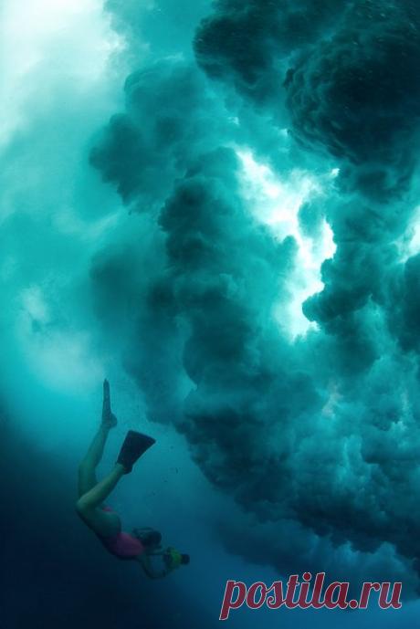 «Подводный шторм». Бали, Индонезия. Фотограф – Сергей Луканкин: nat-geo.ru/photo/user/49638/
