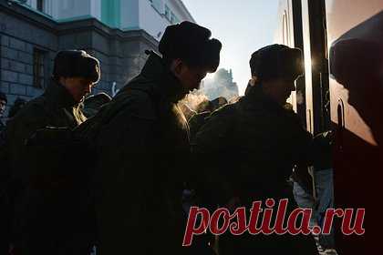 В Генштабе высказались об отправке призывников в зону СВО. Все призывники в рамках осеннего призыва в российскую армию будут направлены на территории страны, их не будут направлять в новые регионы или привлекать для участия в специальной военной операции (СВО). Об этом заявил заместитель начальника ГОМУ Генштаба ВС России контр-адмирал Владимир Цимлянский.