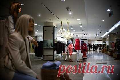 Стилист перечислила россиянкам модную одежду на осень. Стилист Светлана Бизяева перечислила россиянкам модную одежду на осень. В первую очередь эксперт отметила наиболее интересные цвета в предметах гардероба, такие как винный, фиолетовый, бутылочно-зеленый, морской синий и желтый. В список актуальной верхней одежды в будущем сезоне она внесла дубленку-авиатор.