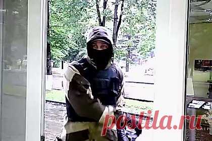 Россиянин ограбил ювелирный магазин с топором и пистолетом