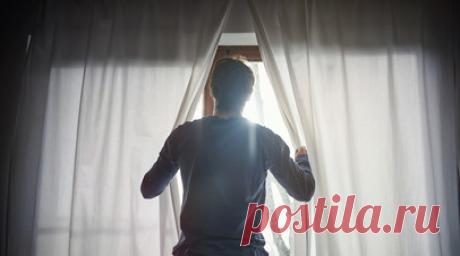 Сомнолог Черкасова посоветовала закрывать шторы для дневного сна. Сомнолог Софья Черкасова рассказала, что даже во время короткого дневного сна лучше закрывать шторы или пользоваться маской для глаз. Читать далее