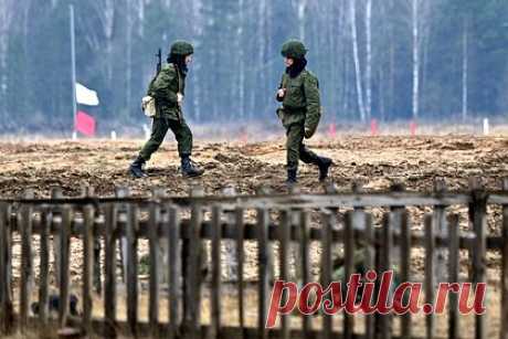 Белоруссия начала комплексную проверку боеготовности. Министерство обороны Белоруссии начало комплексную проверку боеготовности частей. Как сообщается, Вооруженные силы республики начали проверку боевой готовности соединений и воинских частей. Маневры предусматривают временное ограничение движения гражданского транспорта по дорогам общего пользования.