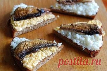 Чесночные гренки с яйцом и шпротами — Полезные советы