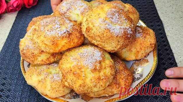 Из пачки творога — целая гора вкусного печенья! Выпечка за полчаса - Будет вкусно - 21 мая - 43849533665 - Медиаплатформа МирТесен Если вы любите творожную выпечку и сладости, то вам наверняка придётся по душе этот рецепт! Всего из одной пачки творога получается много вкусных, ароматных, сытных печенек к чаю. Ингредиенты: Творог (любой жирности) — 250 гр.; Яйцо — 1 шт.; Сахар — 70 гр. (3,5 ст. л.); Растительное масло — 60 мл - 21 мая - 43849533665 - Медиаплатформа МирТесен