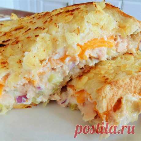 Бутерброд с тунцом, расплавленным сыром и чипсами - ФотоРецепт - медиаплатформа МирТесен