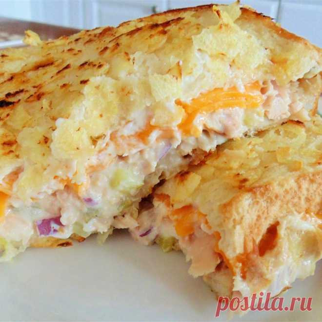 Бутерброд с тунцом, расплавленным сыром и чипсами - ФотоРецепт - медиаплатформа МирТесен