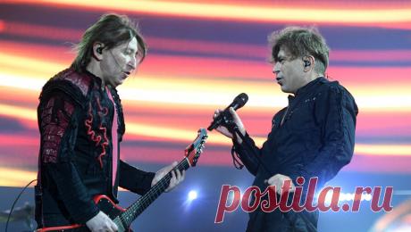 СК и Генпрокуратуру попросили возбудить дело против участников &quot;Би-2&quot;. Партия ветеранов России направила в СК и Генпрокуратуру письма с просьбой возбудить уголовное дело против участников группы &quot;Би-2&quot;, рассказал основатель и председатель партии Ильдар Резяпов. В качестве повода он назвал в беседе с ...