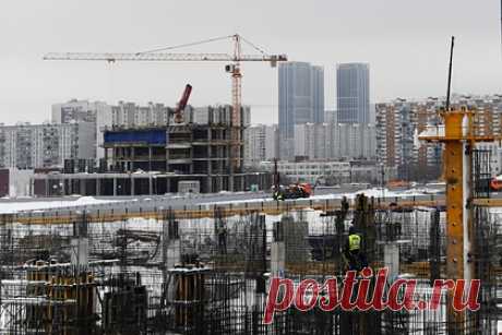 Квартиры в Москве вновь начали дорожать. За январь 2022 года средняя стоимость квадратного метра в московских новостройках (без учета предложений в Новой Москве) выросла на 2 процента, до 373,5 тысячи рублей. Средняя полная стоимость новой квартиры достигла 21,7 миллиона рублей (также плюс 2 процента за месяц). За год «квадрат» подорожал на 13 процентов.