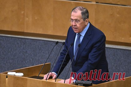 Лавров назвал приезд Байдена в Киев спектаклем. Новый пакет помощи Украине не поможет Киеву победить и говорит о бессмысленности попыток поддержать киевский режим. Об этом заявил глава МИД России Сергей Лавров, назвав приезд президента США Джо Байдена в Киев спектаклем. Байден посетил Киев с необъявленным визитом в понедельник, 20 февраля.