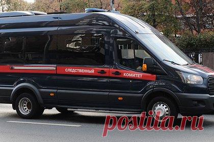 Россиянин поспорил с кондуктором и покалечил ребенка. В Краснодаре следователи завершили расследование уголовного дела в отношении 41-летнего местного жителя, бросившего в окно трамвая стеклянную бутылку. Мужчина проходит обвиняемым по статье 213 («Хулиганство») УК РФ. Его дело направлено в суд для рассмотрения по существу. Свою вину он признал.