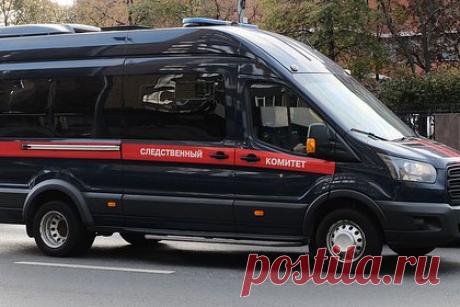 Россиянин поспорил с кондуктором и покалечил ребенка. В Краснодаре следователи завершили расследование уголовного дела в отношении 41-летнего местного жителя, бросившего в окно трамвая стеклянную бутылку. Мужчина проходит обвиняемым по статье 213 («Хулиганство») УК РФ. Его дело направлено в суд для рассмотрения по существу. Свою вину он признал.