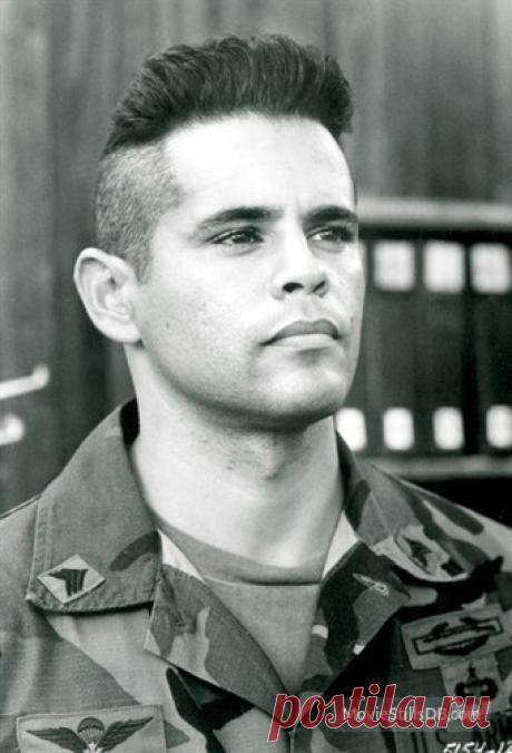 Рэймонд Крус (Raymond Cruz)