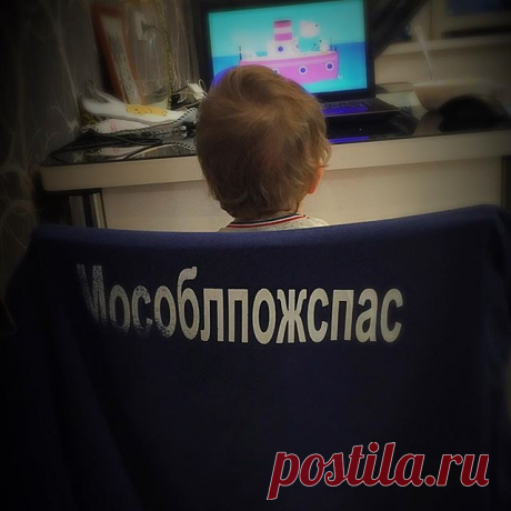 Удачно сел мультик посмотреть😄 #спасатель #папинсын