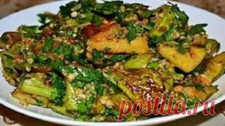 Великолепные кабачки с пикантной заправкой Невероятно вкусные, потрясающе красивые кабачки, которые легко приготовить дома, используя совершенно минимальное количество продуктов.