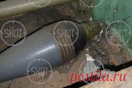 В жилом доме Москвы обнаружили мину. В одном из жилых домов Москвы в Малом Власьевском переулке нашли мину времен Великой Отечественной войны. Об этом сообщает Telegram-канал SHOT. Жилье на седьмом этаже 16-этажного дома в центре Москвы досталось новому собственнику в наследство от бабушки и дедушки. На место выехали взрывотехники.