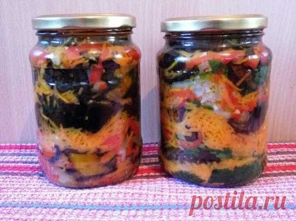 Долгожданный рецепт баклажан! Все попробовали, одобрили, запускаем в жизнь:)) 

Печёные баклажаны с чесноком на зиму 

Ингредиенты: 

На 1 кг баклажан 250 г моркови, 250 г болгарского красного перца, 100 г чеснока и 50 г петрушки. Если хочется острые, то красный молотый перец по вкусу прямо в банку между слоями. 

Приготовление: 

Баклажаны моем, режем вдоль пополам, поперёк на 5 частей (кусками по 5 см примерно), выкладываем на решётку и запекаем на мангале. 

Морковь шин...