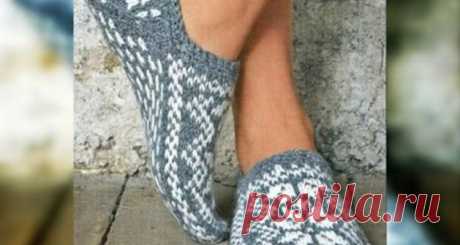 Как связать следки двумя спицами… С каждым годом следки становятся все популярней. Их используют в качестве домашних тапочек,так как это удобно, практично и очень красиво. Если хотите научиться вязать красивые следки на двух спицах, тогда эта статья станет вам надежным помощником в этом деле. Также ниже вы сможете найти схемы с поша