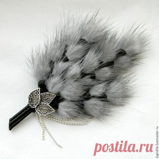 Купить Брошь из кожи и меха Верба серая - украшения из кожи, брошь из кожи, брошь верба