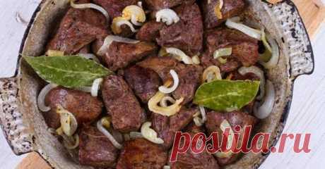 Печень по-кавказски с чесноком - БУДЕТ ВКУСНО! - медиаплатформа МирТесен Кавказ! В его кухню легко влюбиться, в ней сложно разочароваться и ее невозможно забыть. Если бы не она, в нашей семье до сих пор не ели бы жареную печень. Когда-то очень давно это блюдо не было у нас в почете. Ни молоко, ни сметана не могли хоть как-то улучшить вкус продукта в нашем понимании.