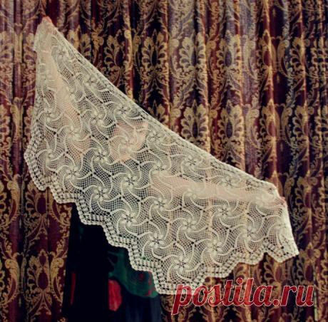 Ажурный палантин для тех, кто любит красивые аксессуары