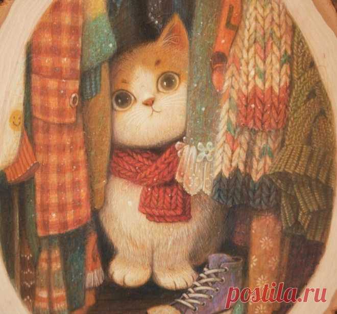 Разбирая вещи в шкафу, можно найти много хорошего и пять раз кота.
