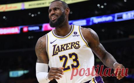 Леброна Джеймса рекордный 20-й раз выбрали для участия в Матче звезд НБА. Форвард «Лос-Анджелес Лейкерс» побил рекорд Карима Абдул-Джаббара. Джеймс неизменно играет в Матчах звезд с 2005 года