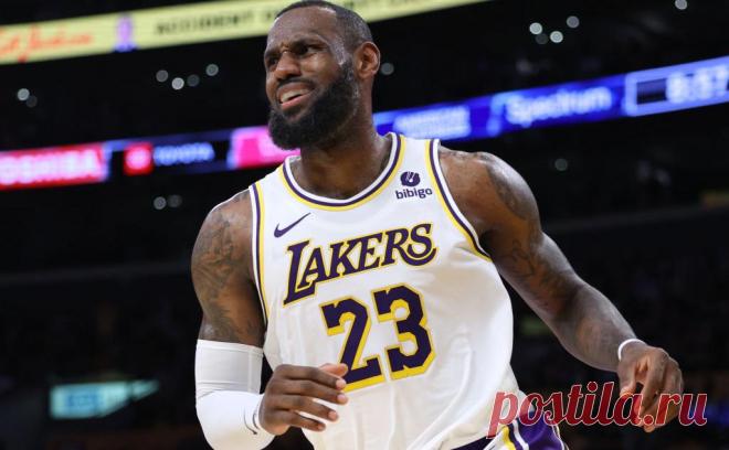 Леброна Джеймса рекордный 20-й раз выбрали для участия в Матче звезд НБА. Форвард «Лос-Анджелес Лейкерс» побил рекорд Карима Абдул-Джаббара. Джеймс неизменно играет в Матчах звезд с 2005 года